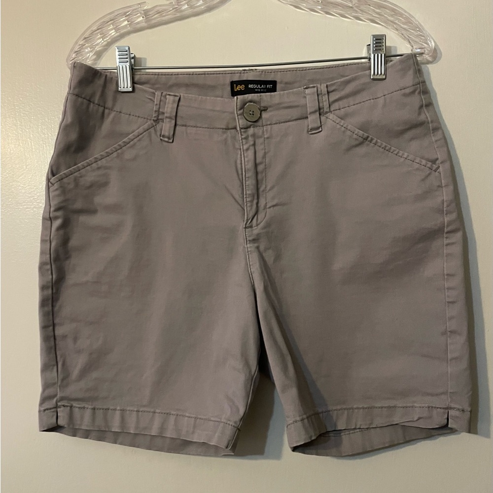 Lee Regular Fit MidRise Fit
Shorts Gray Size 12